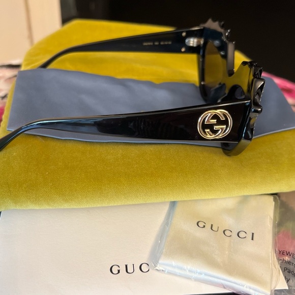🔥NWT Authentic GUCCI GORGEOUS Cat-Eye Frame Sunglasses With Crystals 🔥 - Picture 14 of 16